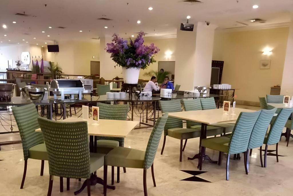 Kuala Lumpur International Hotel Экстерьер фото